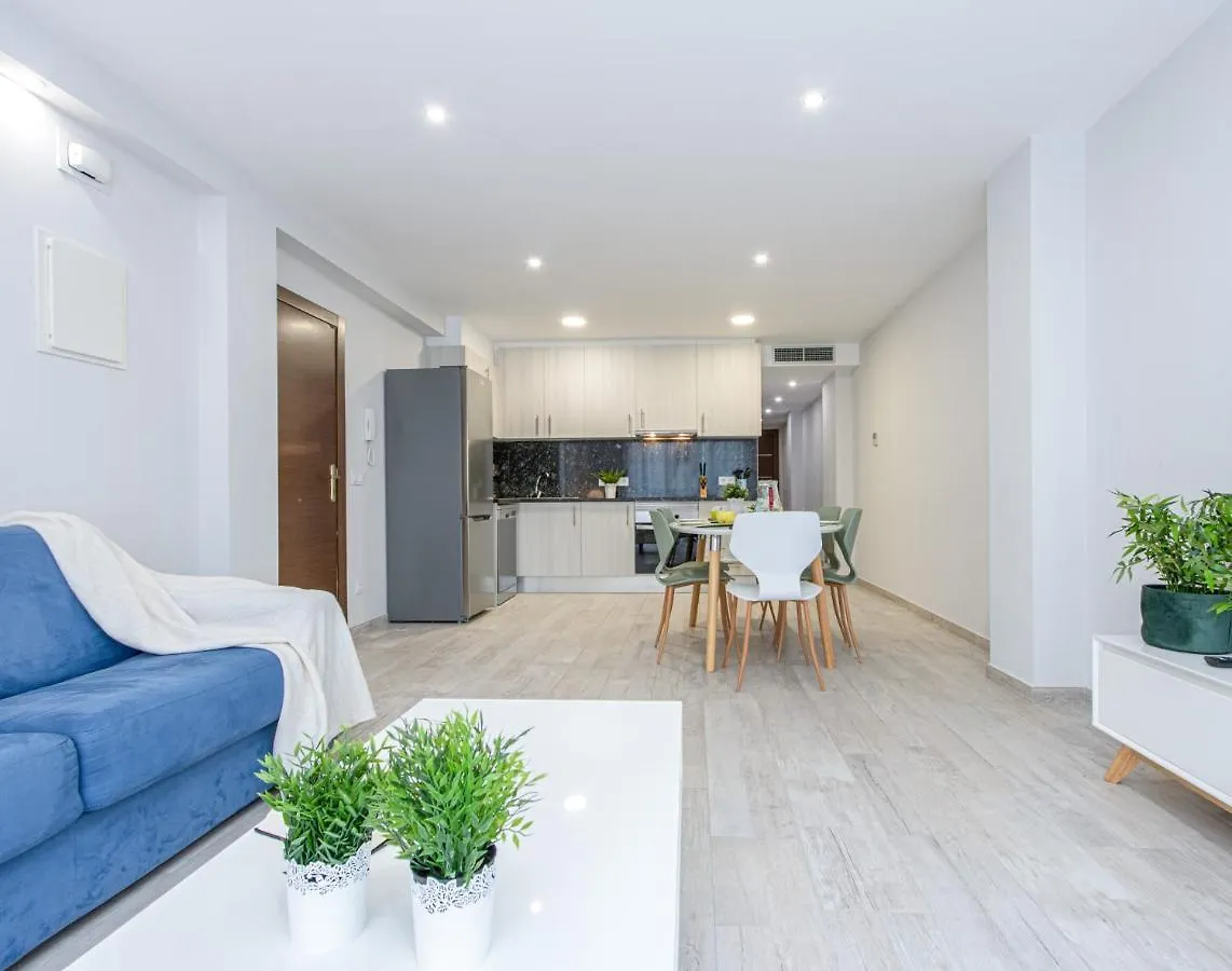 Central Apartment 2A 50M Beach contacts